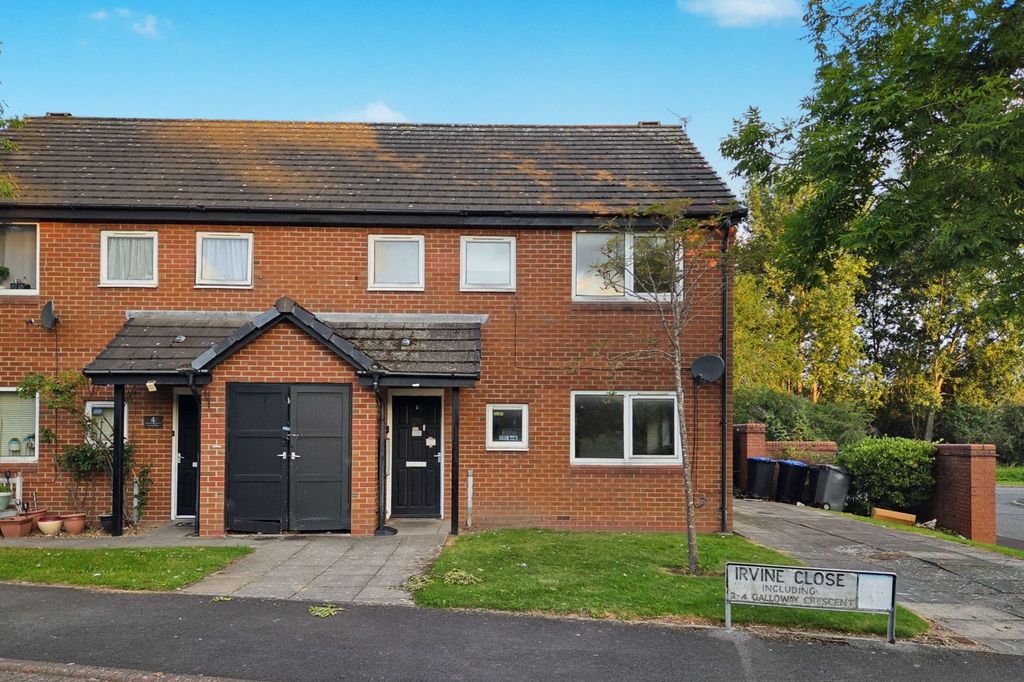 Property photo 1 of 17 2 Irvine Close, Bispham, Blackpool, Lancashire, Fy2 0Xz
