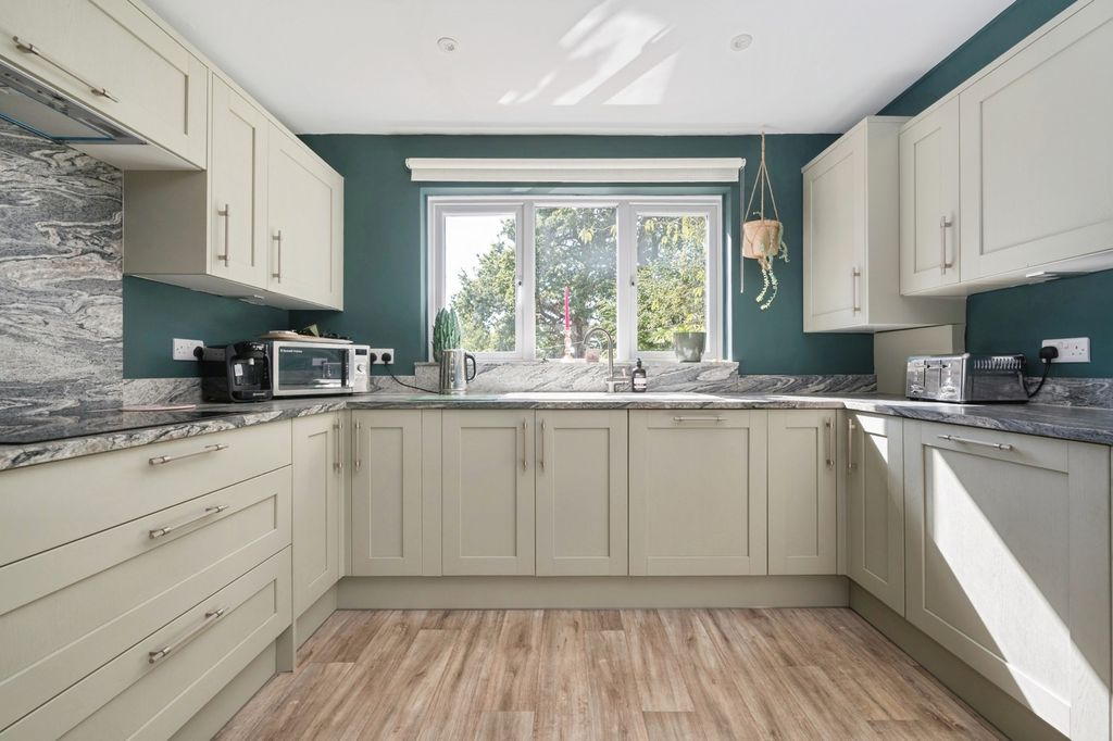 Property photo 3 of 28 Pbox-Img.Jpg