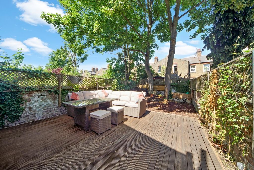 Property photo 1 of 12 Direct Access To Rear Garden