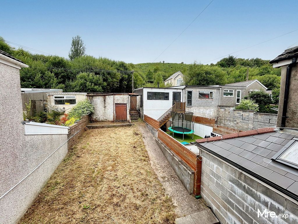 Property photo 3 of 27