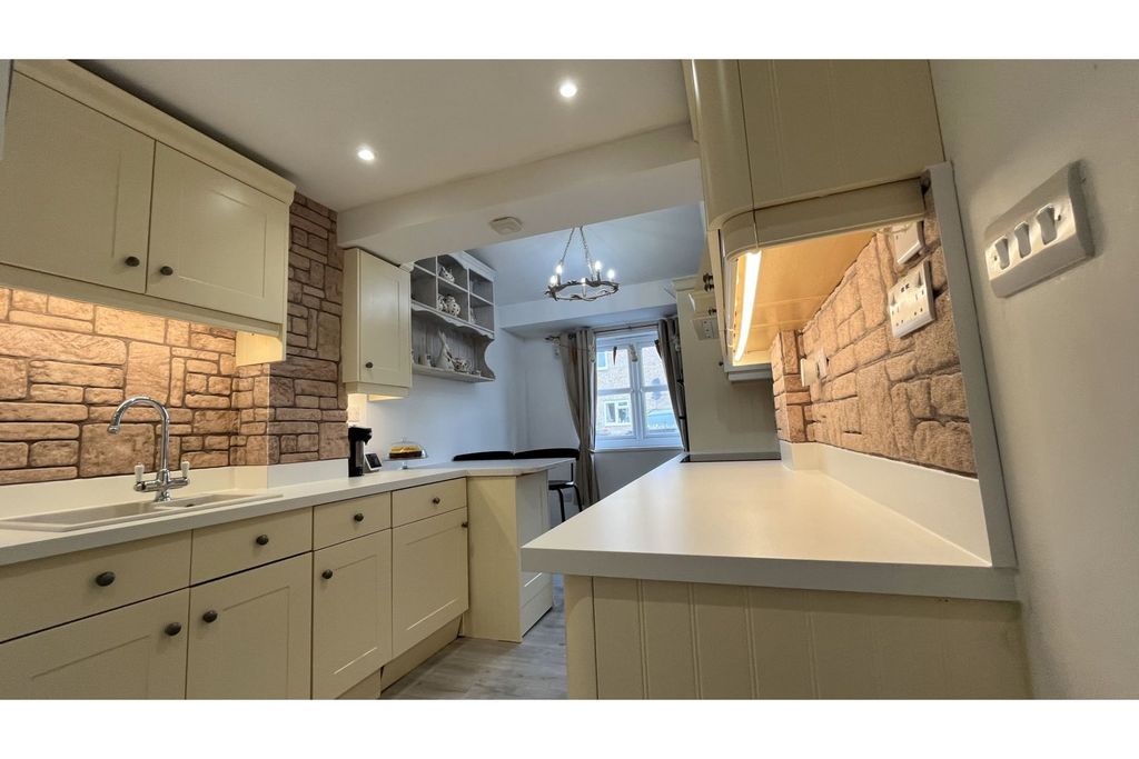 Property photo 2 of 11 Kitchen