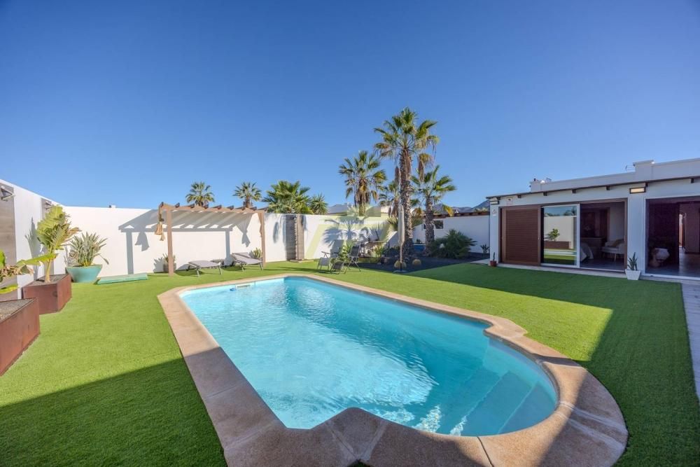 Property photo 1 of 30