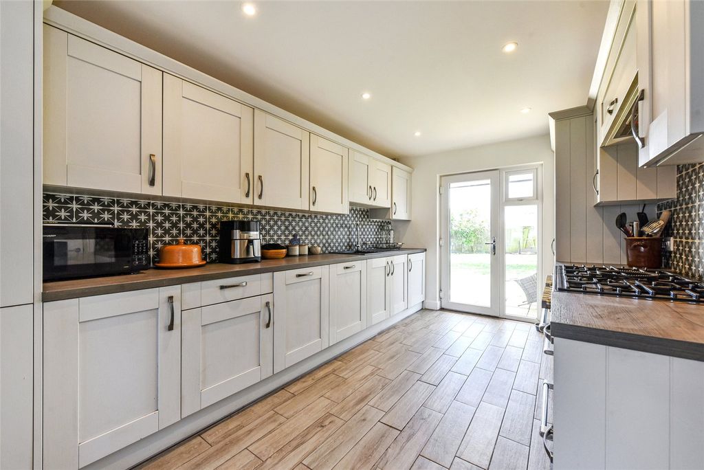 Property photo 3 of 15 Kitchen/Breakfast Rm