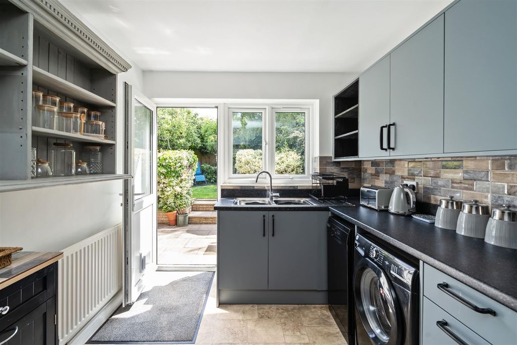 Property photo 2 of 13 1A Marsden Close, Olton_21.Jpg