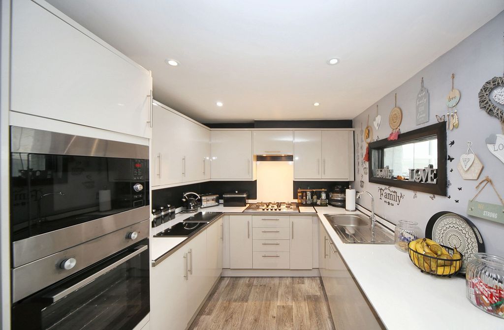 Property photo 3 of 22