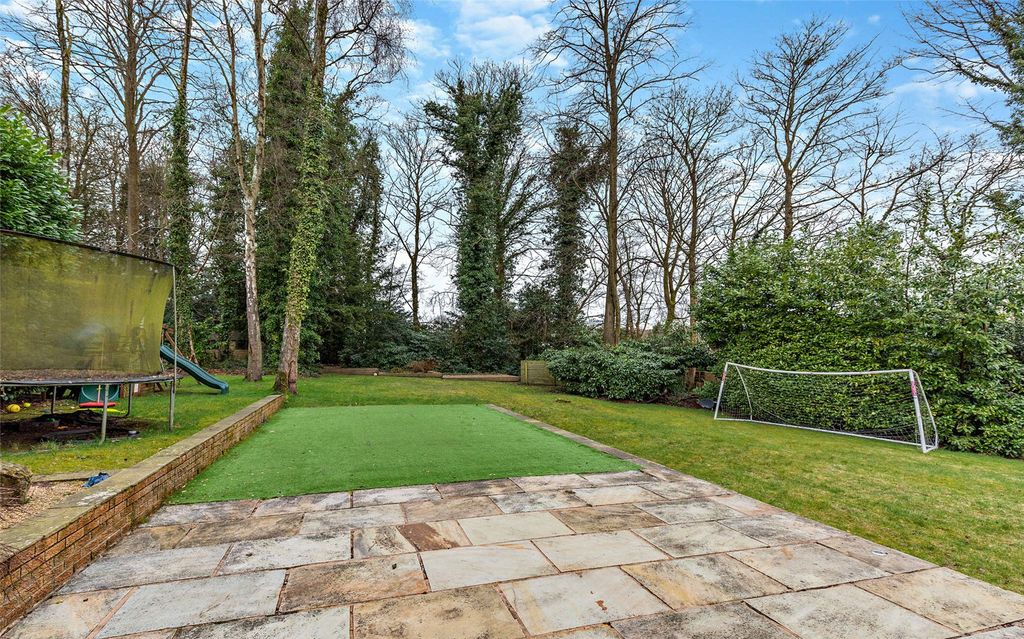 Property photo 2 of 18 Garden