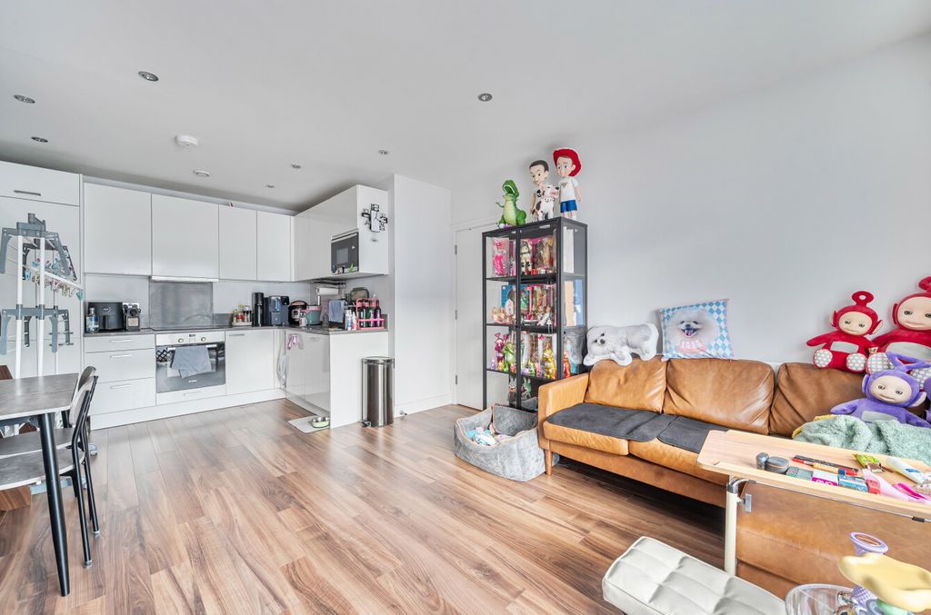 Property photo 3 of 13 1414580-9-698F55F...