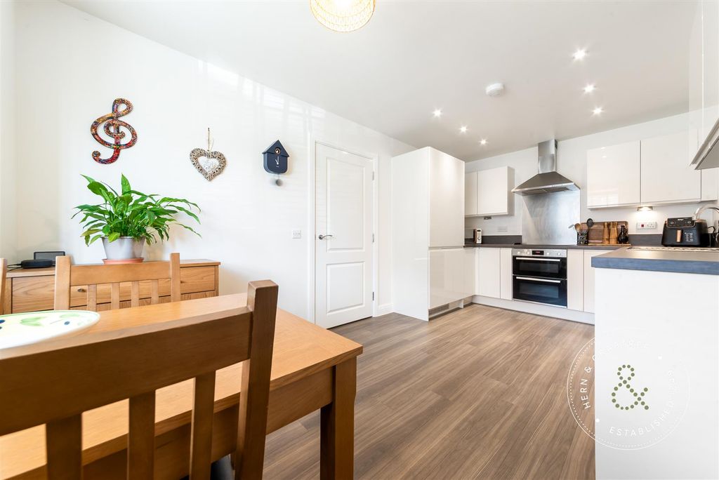 Property photo 3 of 27 Stryd-Elai-12.Jpg