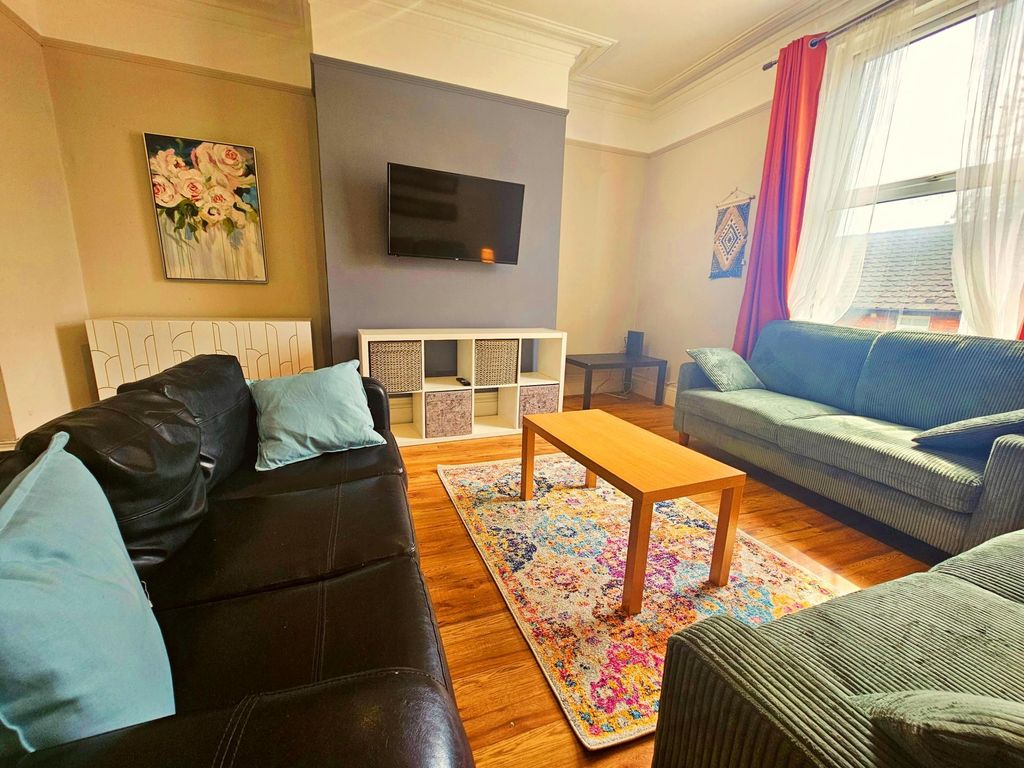 Property photo 1 of 21 A Spacious And Welcoming Living Room Featuring Com...