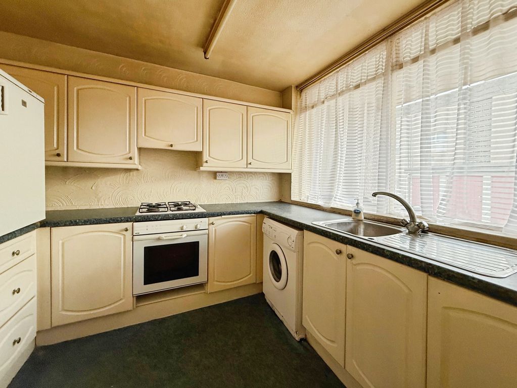 Property photo 3 of 6 Kitchen