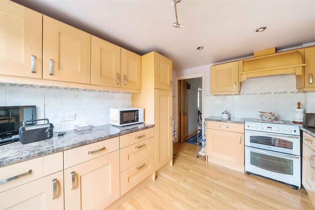 Property photo 2 of 10 Sherborne Way - Kitchen.Jpg