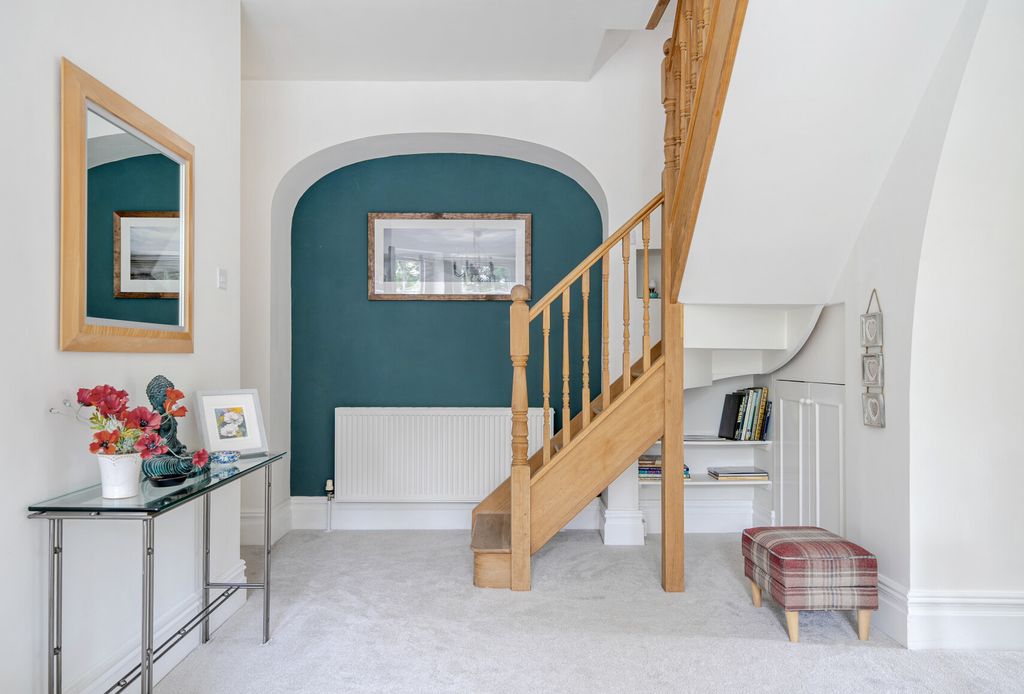 Property photo 2 of 22 1315616-16-685949...