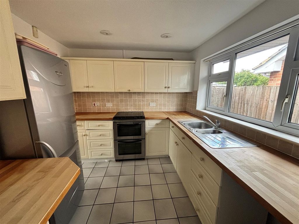Property photo 2 of 16 Kitchen 1.Jpg