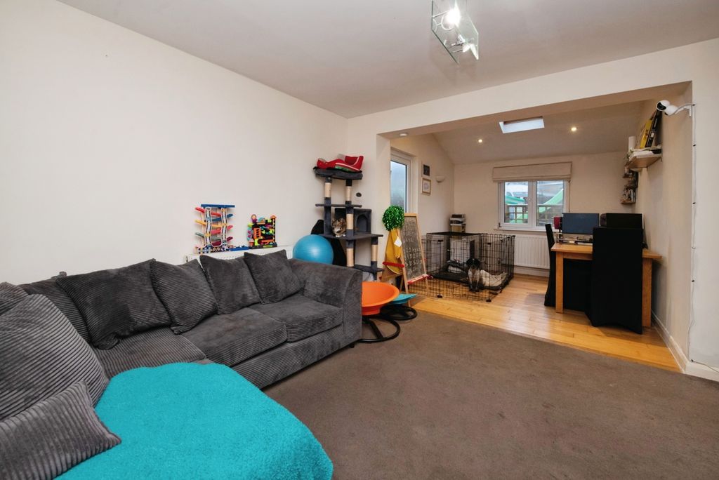 Property photo 3 of 19 Pbox-Img.Jpg