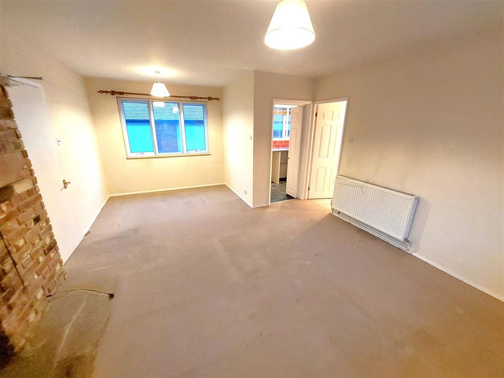 Property photo 3 of 7 Inner Hallway