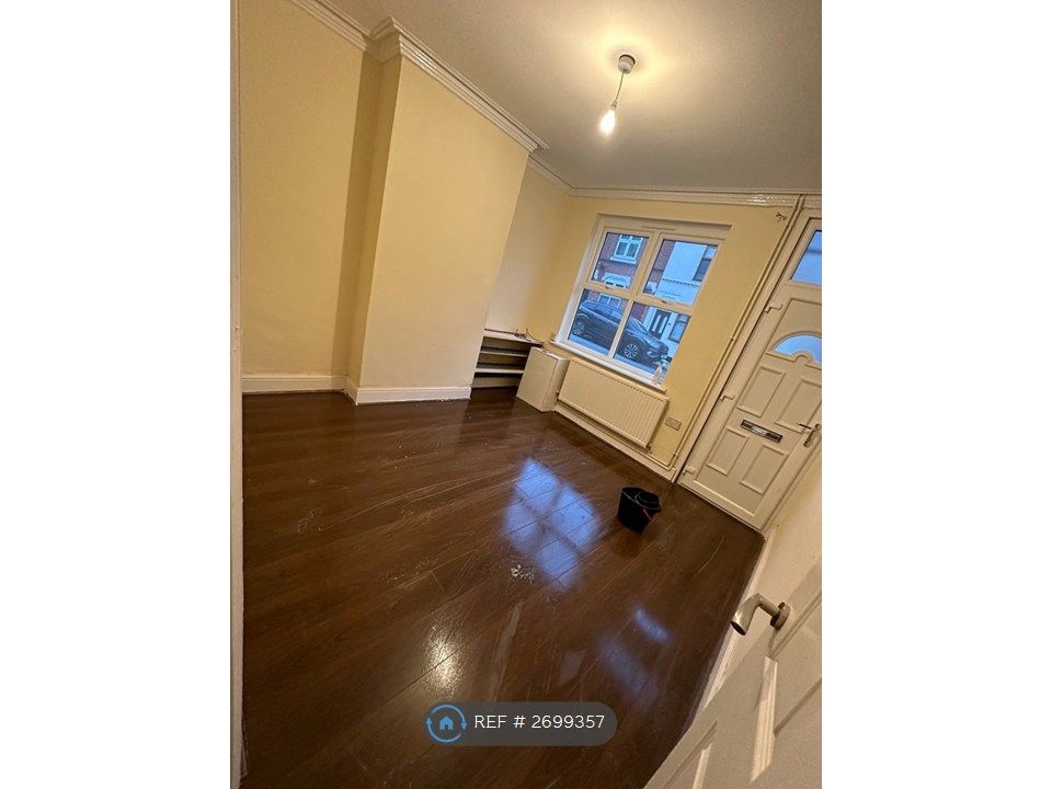 Property photo 2 of 11 Front Room