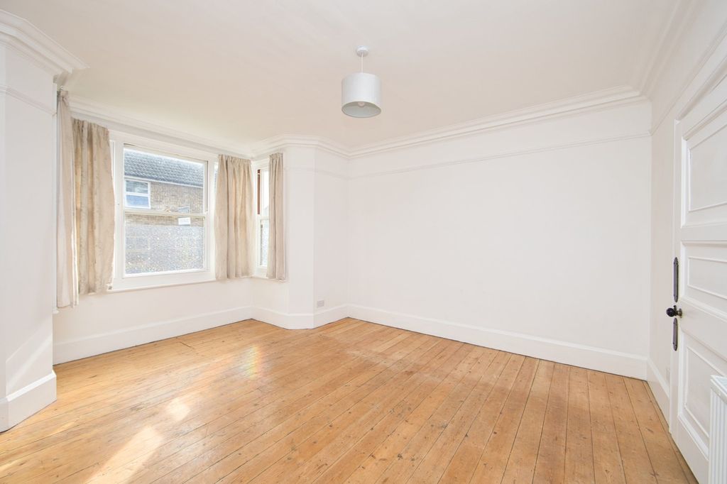 Property photo 2 of 17 Picture 2