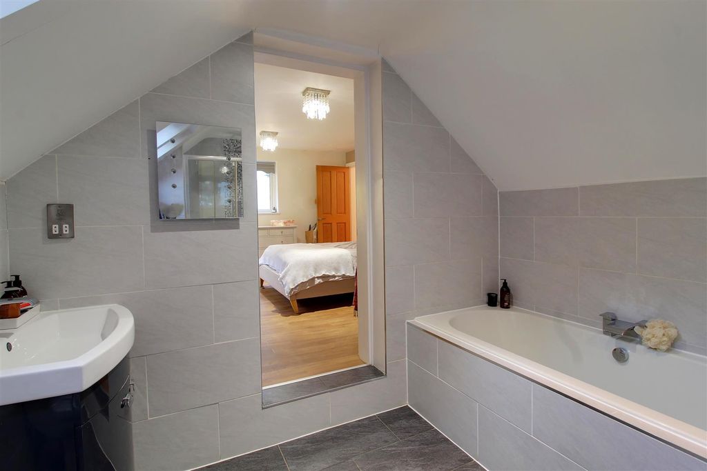 Additional image 37 of 5 bed detached house for salePeplins Way, Brookmans Park AL9