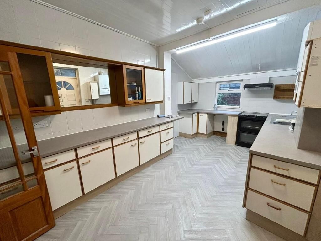 Property photo 1 of 5 4 Bed Terraced House To Rent Netherwood Road, London W14