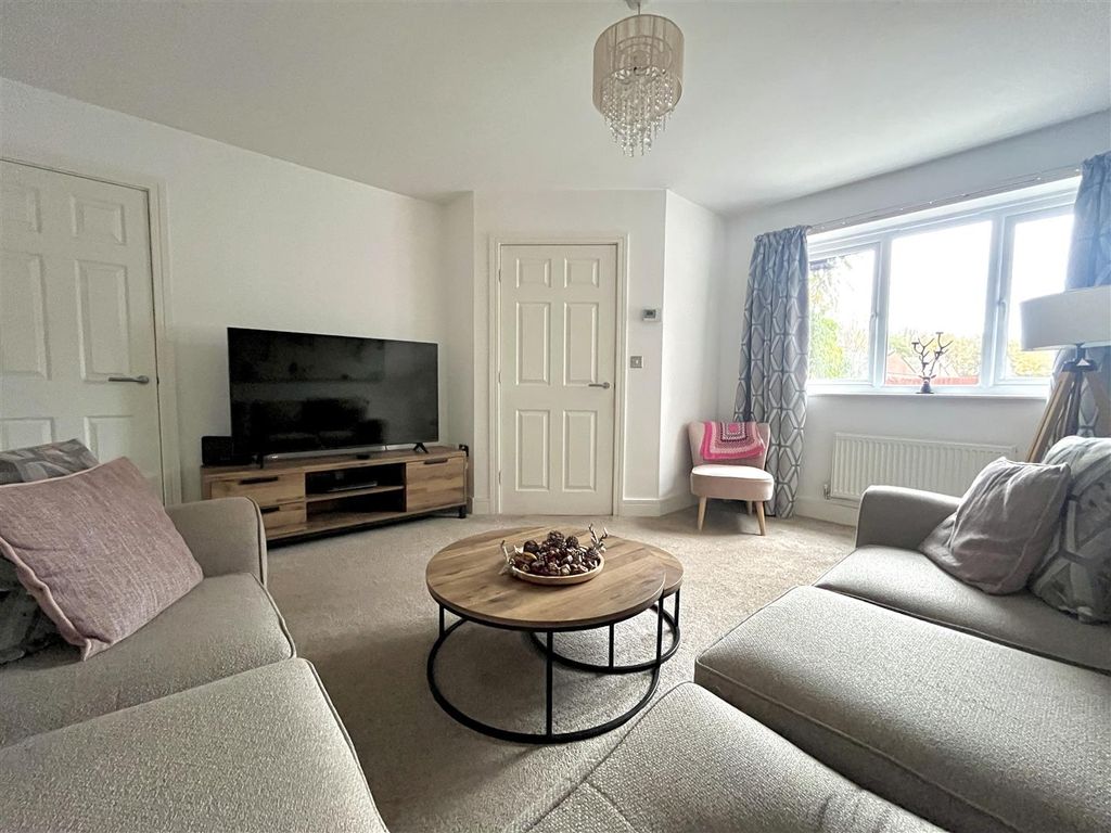 Property photo 2 of 27 Lounge