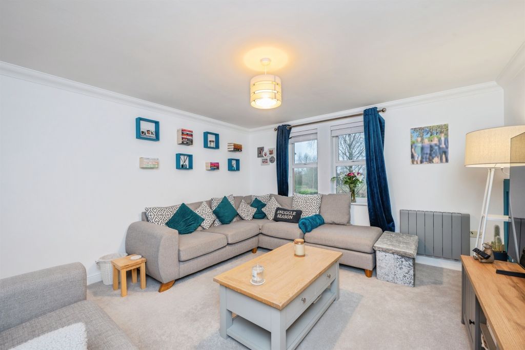 Property photo 2 of 16 Lounge