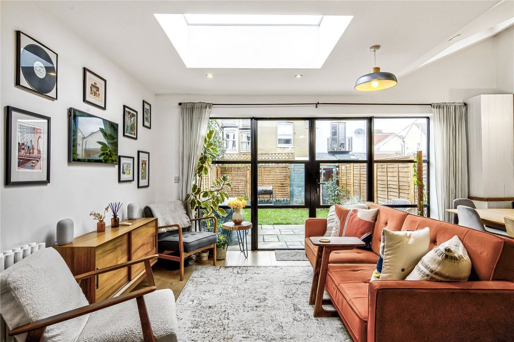 Property photo 1 of 17 Picture No. 05