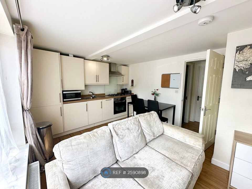 Property photo 1 of 18 Kitchen/Lounge