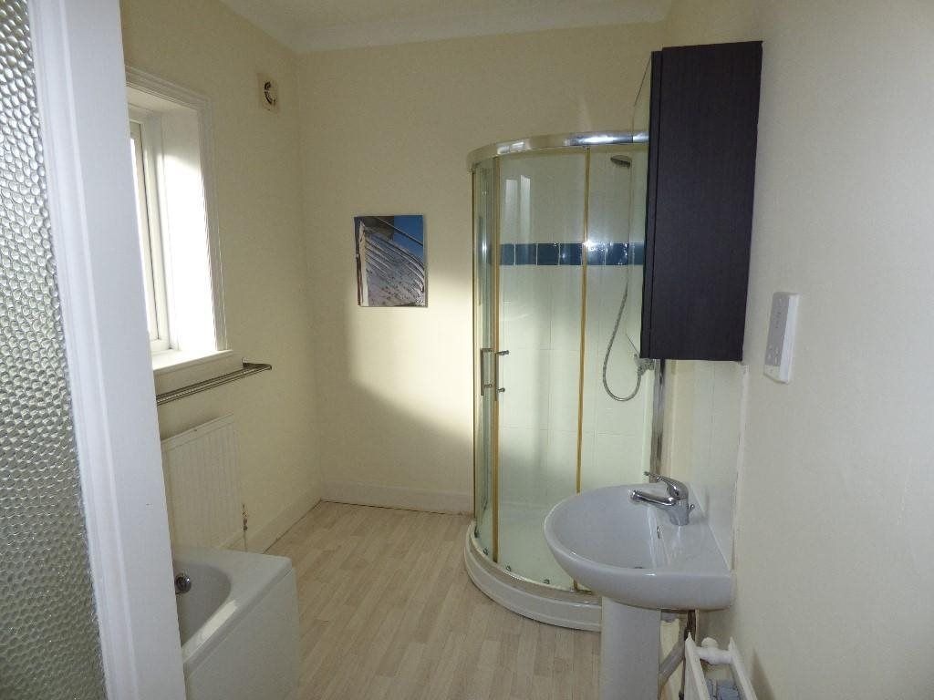 Property photo 3 of 9 Bathroom