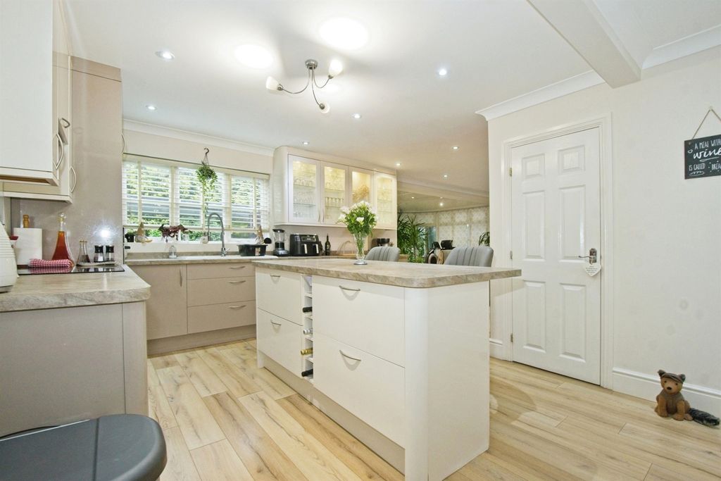 Property photo 3 of 34
