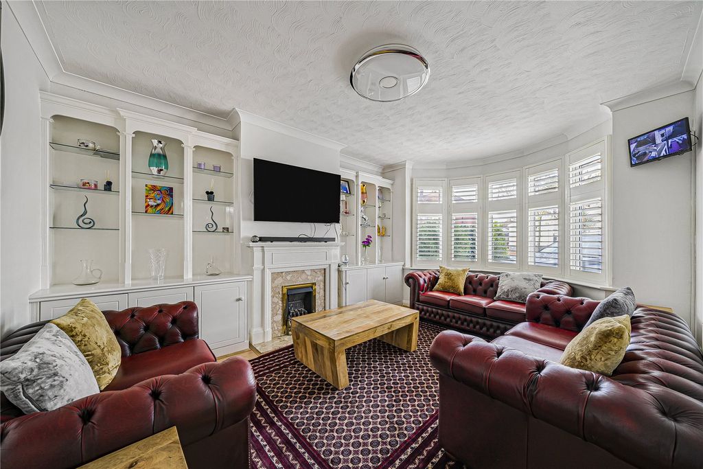 Property photo 2 of 30 Lounge