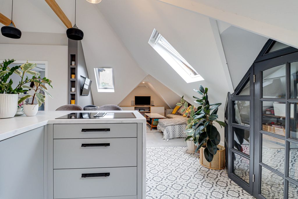 Additional image 10 of 2 bed flat for saleKirkwick Avenue, Harpenden, Hertfordshire AL5