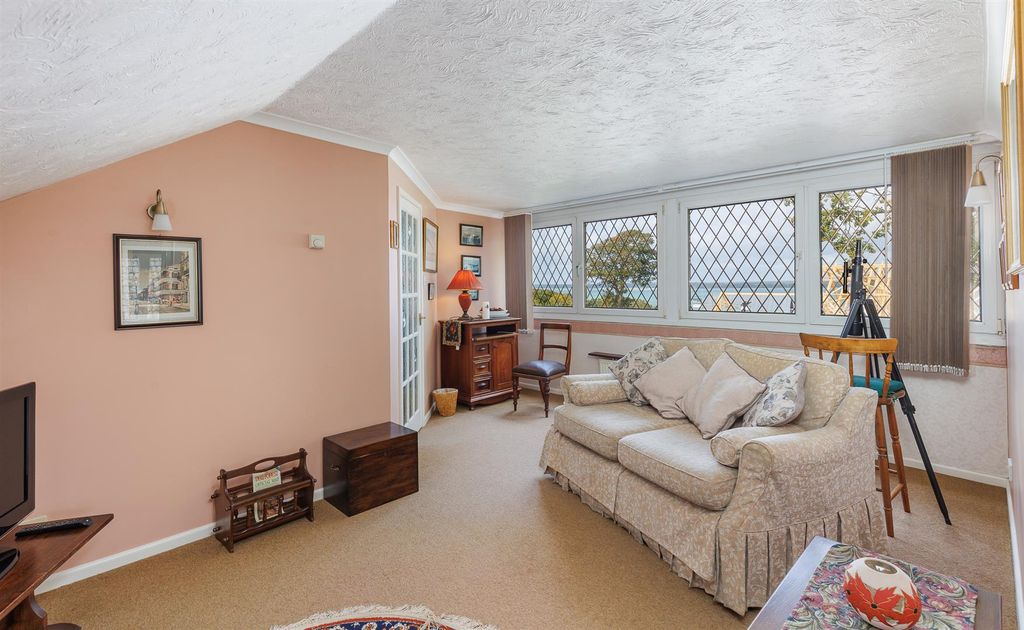 Property photo 3 of 34