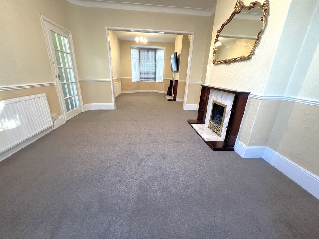 Property photo 2 of 17 Photo 6