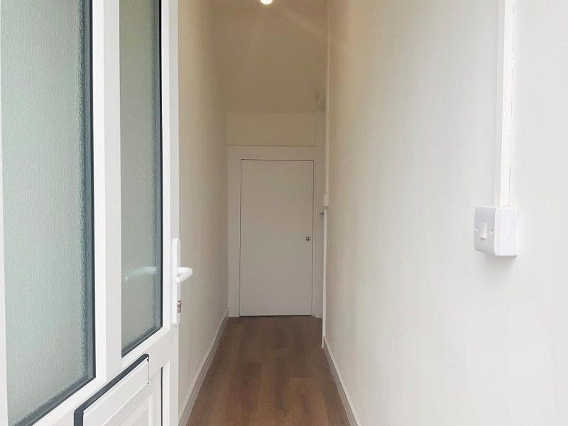 Property photo 3 of 21 Entrance Hall