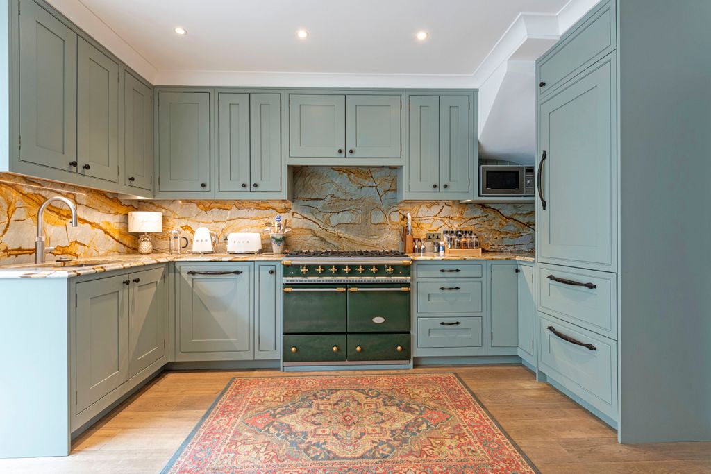 Property photo 1 of 9 31 Cadogan Ct Kit 3