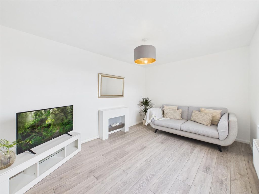 Property photo 2 of 14 Lounge