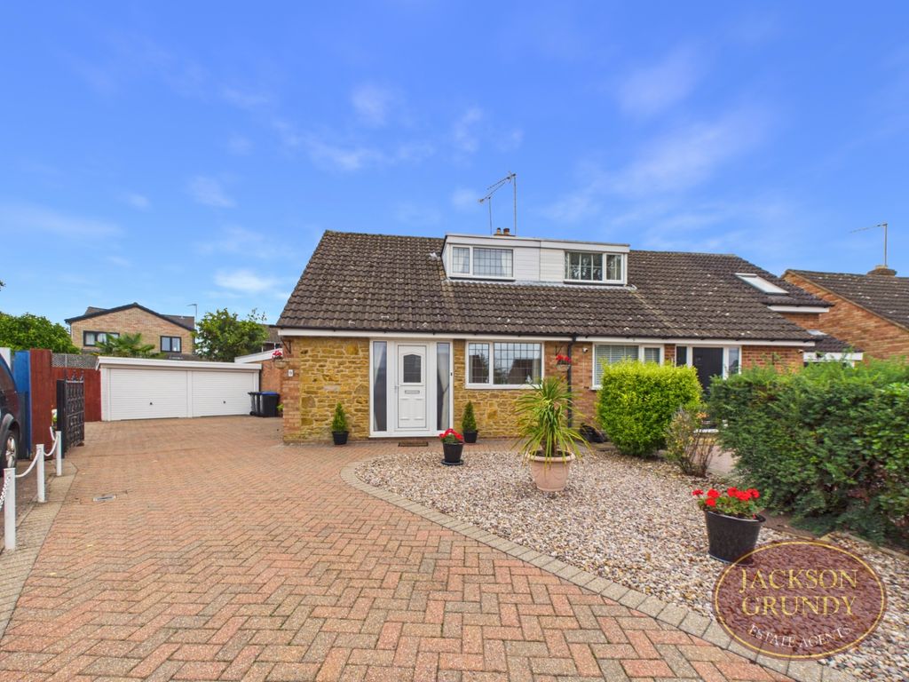 Property photo 1 of 22 Courteenhall Close