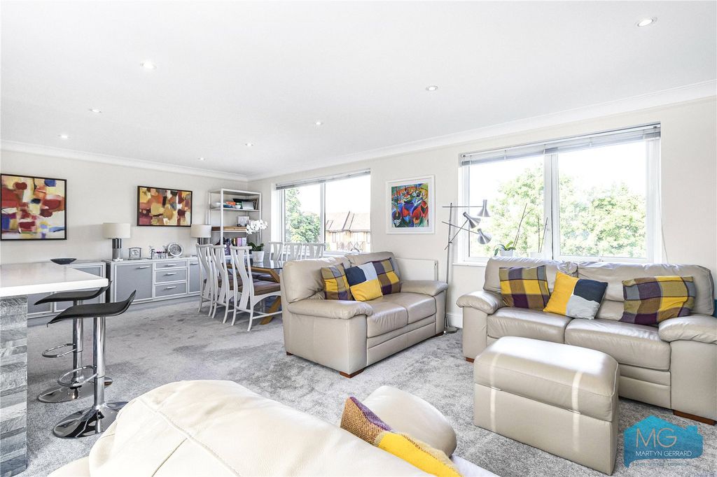 Property photo 2 of 21 Picture No. 17