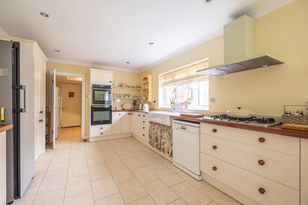 Property photo 3 of 34