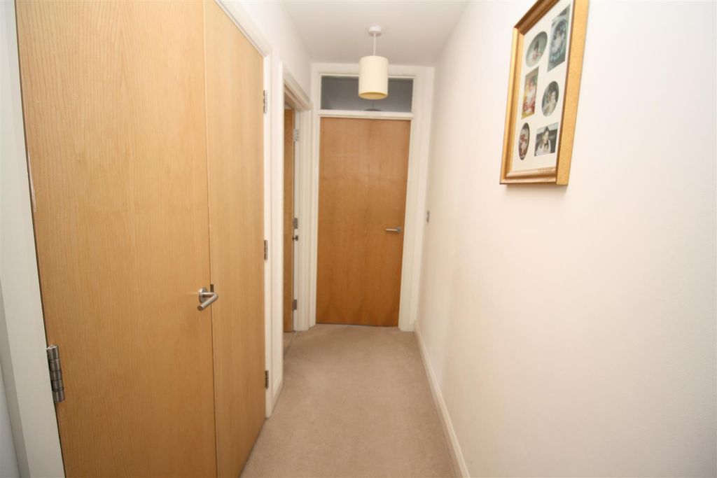 Property photo 2 of 14 Entrance