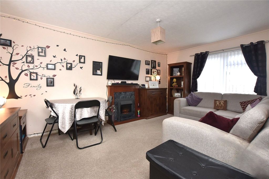 Property photo 2 of 12 Living Room