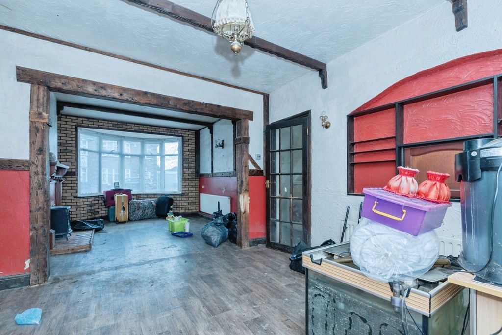 Property photo 2 of 18 Lounge