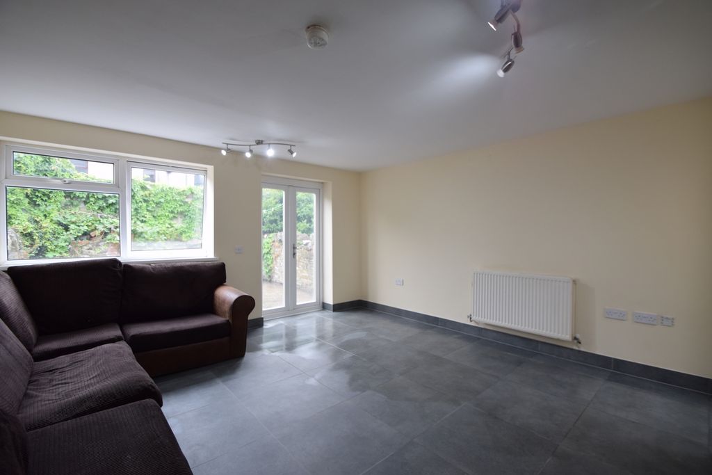 Property photo 3 of 10 Photo 8