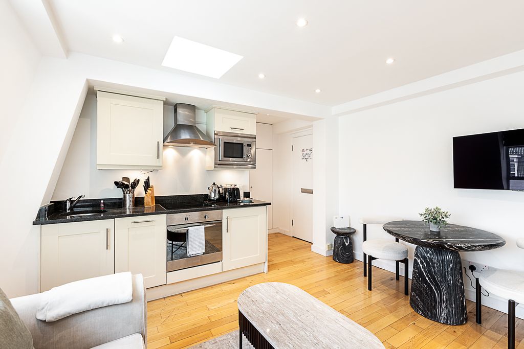 Property photo 3 of 26