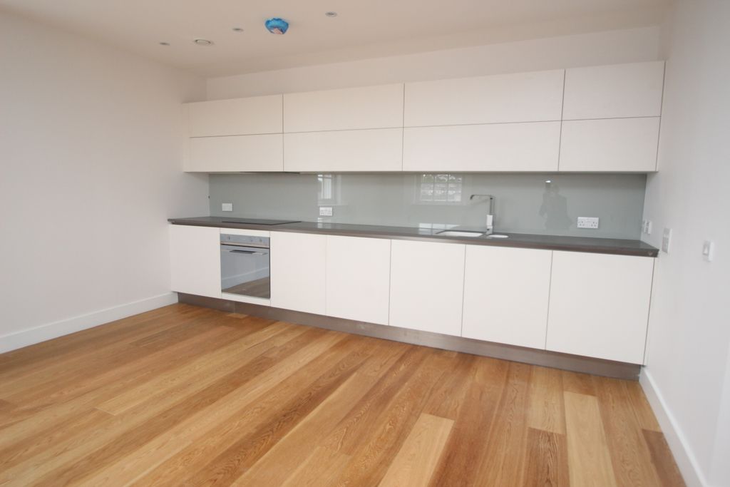 Property photo 2 of 8 Kitchen