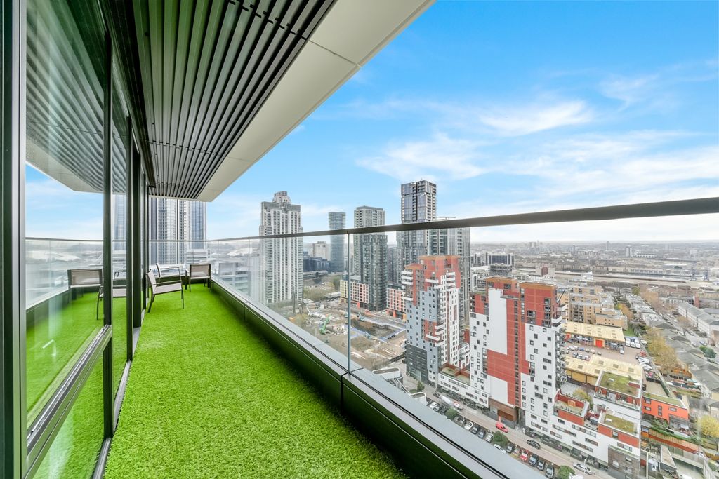 Property photo 2 of 11 Balcony