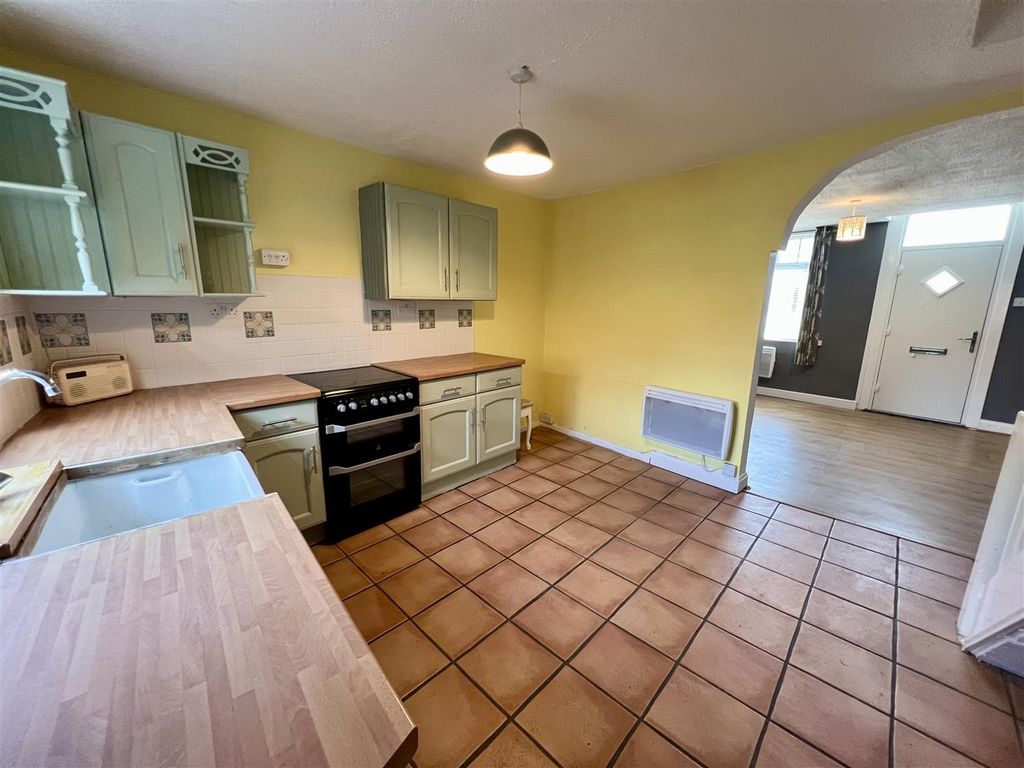 Property photo 3 of 11 Dining Kitchen