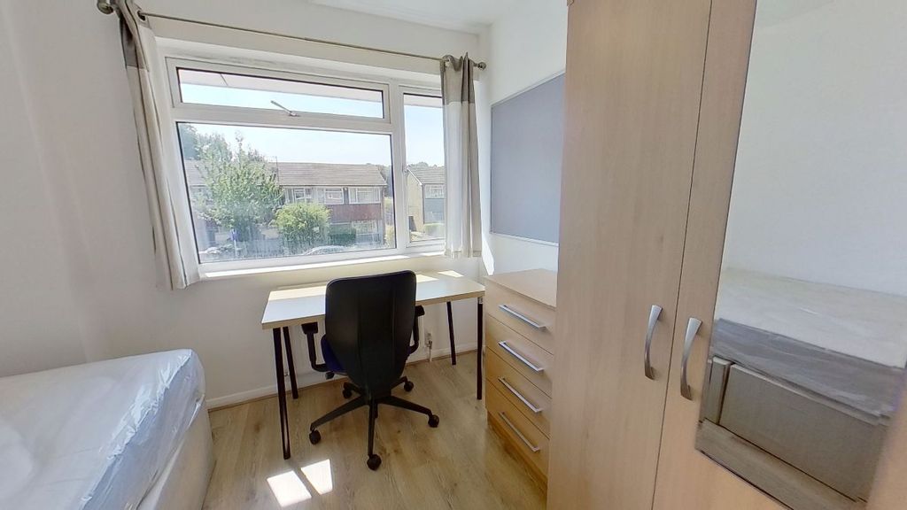 Property photo 3 of 28