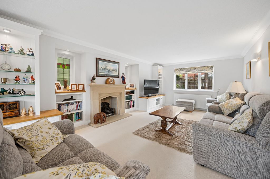 Property photo 2 of 31