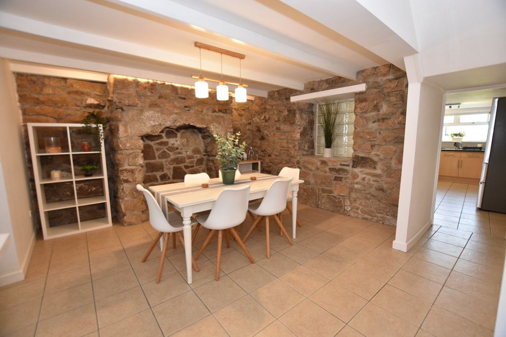 Property photo 3 of 17 Dining Room